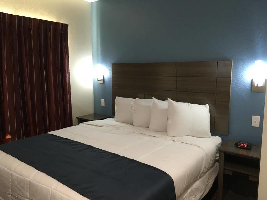 Americas Best Value Inn Decatur Bagian luar foto